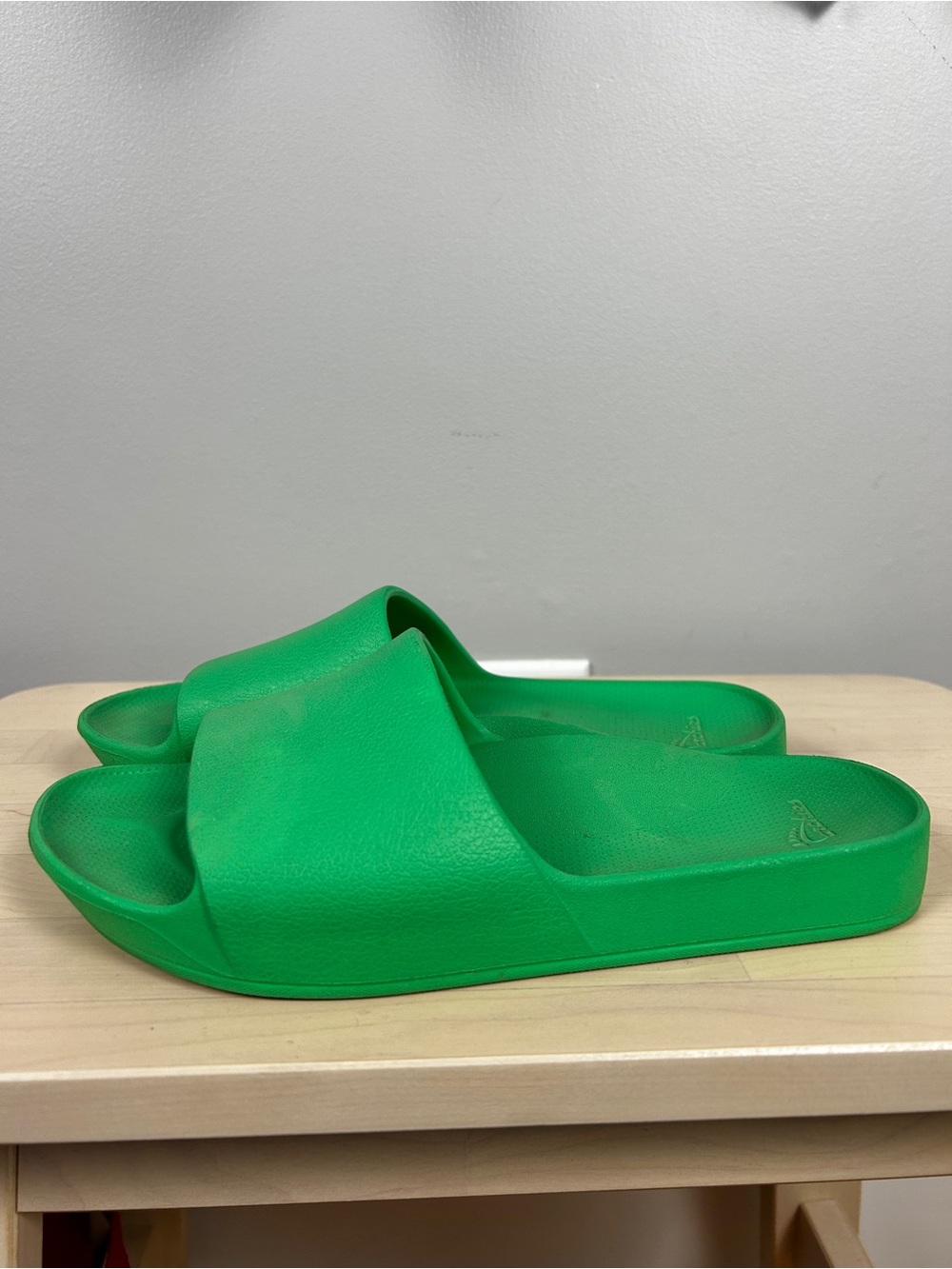 ARCHIES Slides Sandals Kelly Green Women's 7 Comfort Arch Support Travel Beach